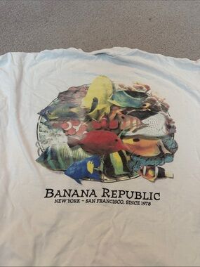 Vintage Banana Republic White Short-Sleeve Pocket Tee with Fish Graphic Sz Small